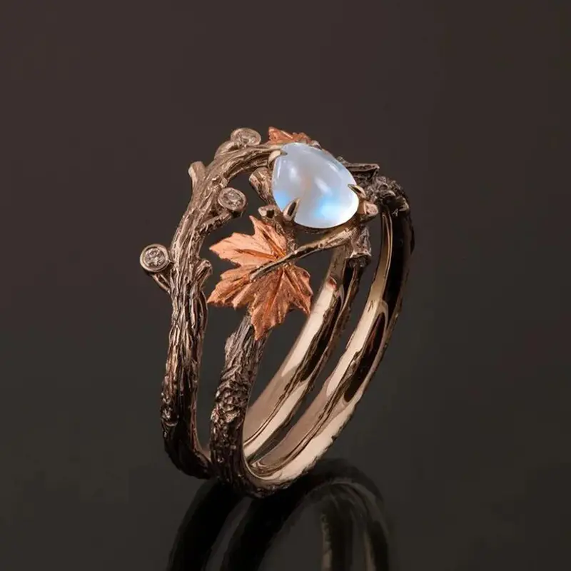 Ring mit Naturelementen und Mondstein