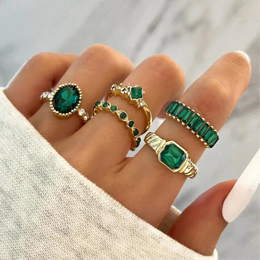 Luxusringe mit grünem Zirkonia in Gold