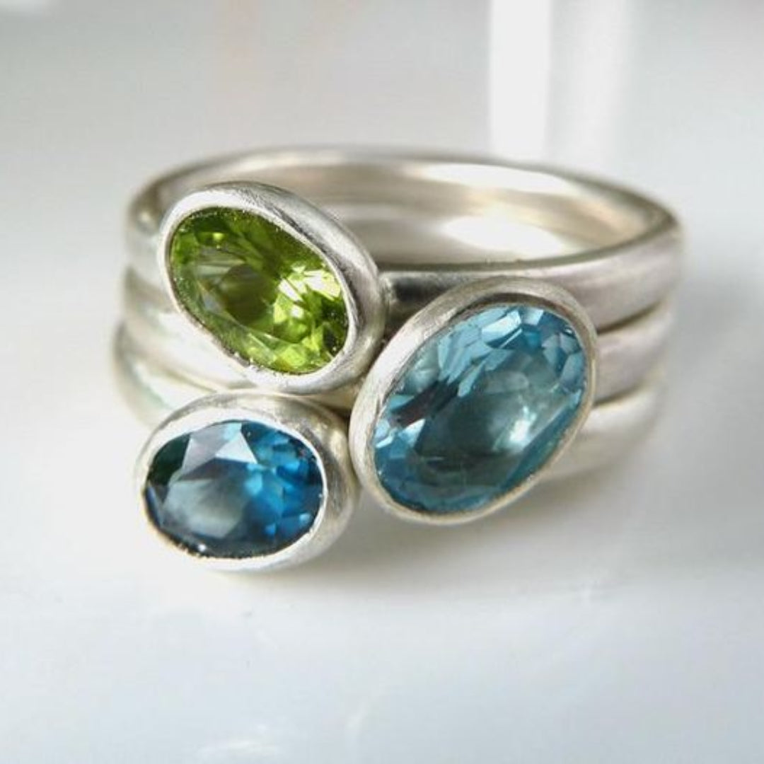 Vintage Silberring mit ovalen Zirkoniasteinen