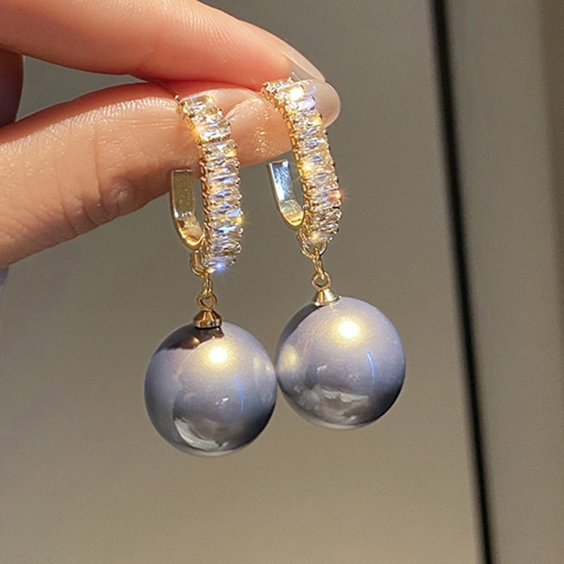 Luxuriöse Ohrringe mit schicker Perle und Zirkonia