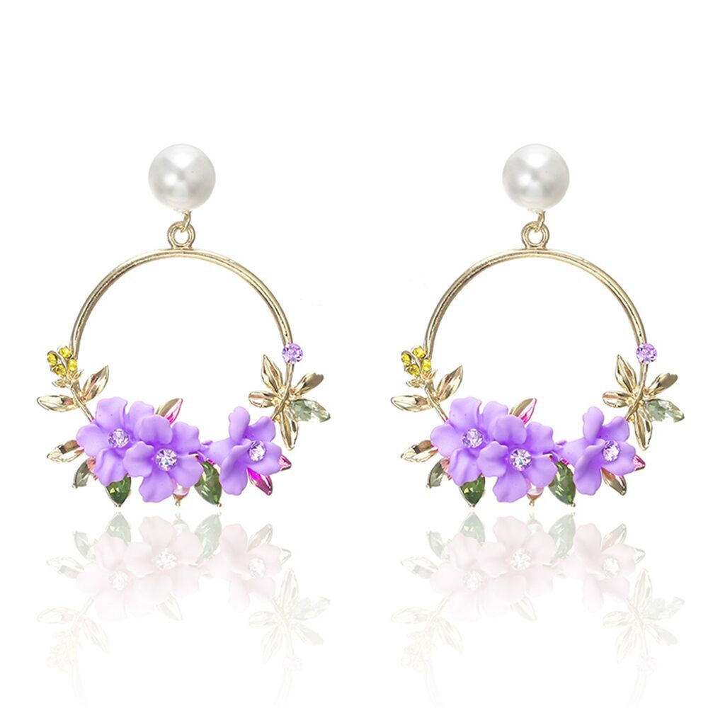 Florale Ohrringe in Loop-Form mit Perle