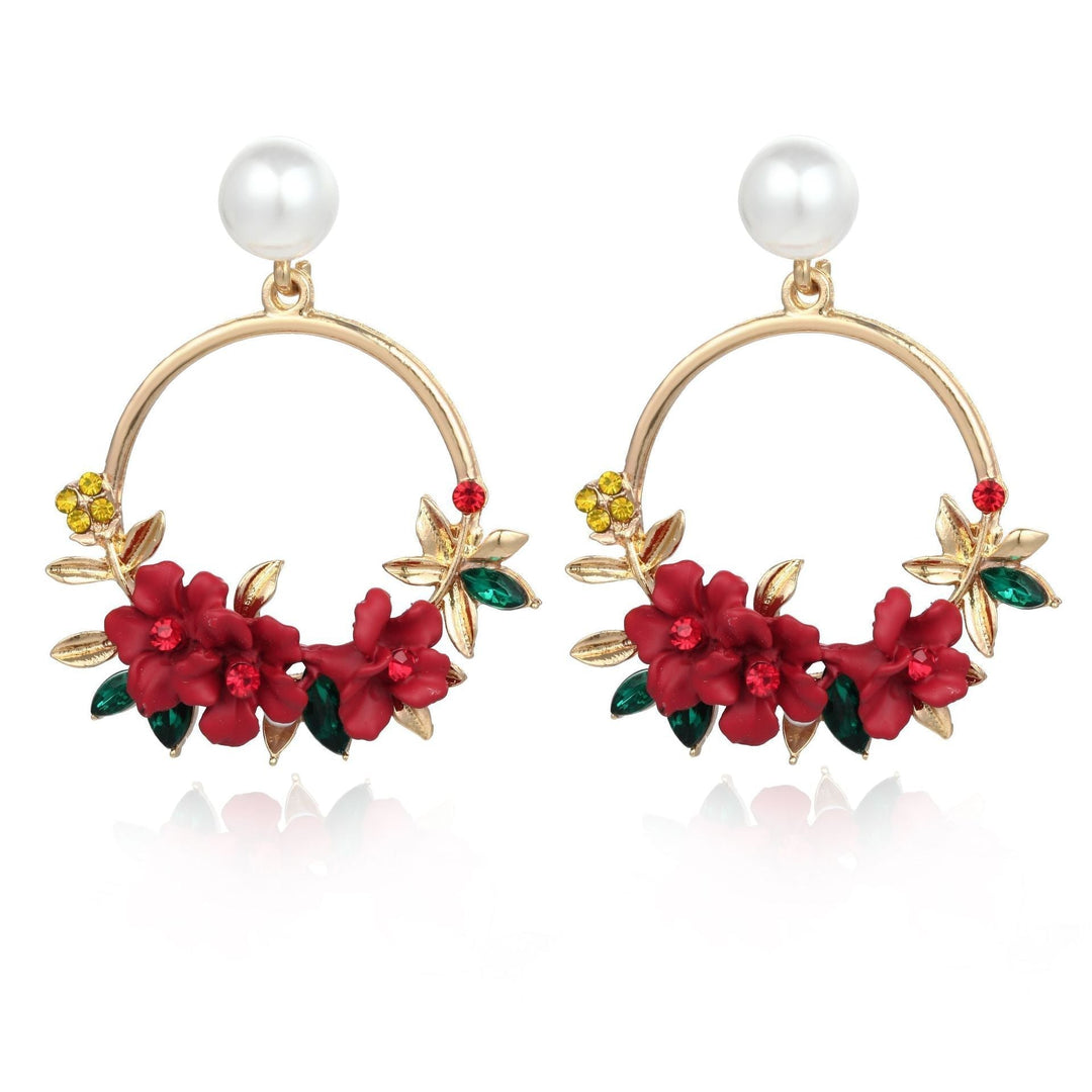 Florale Ohrringe in Loop-Form mit Perle