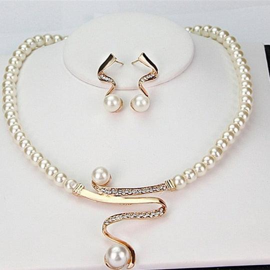 Natürliche Perlenkette + Ohrringe Set