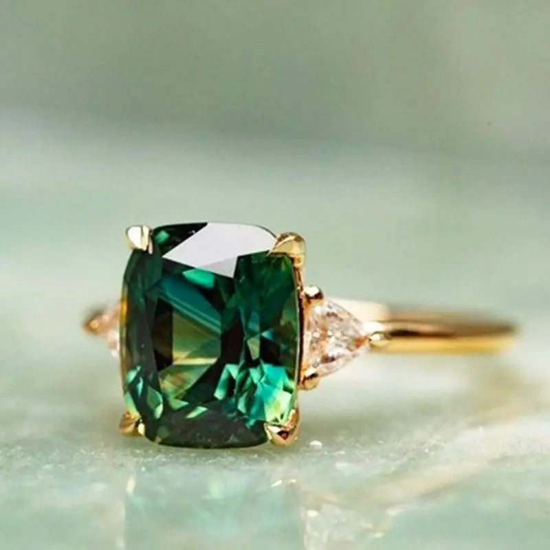 Eleganter quadratischer Smaragdring