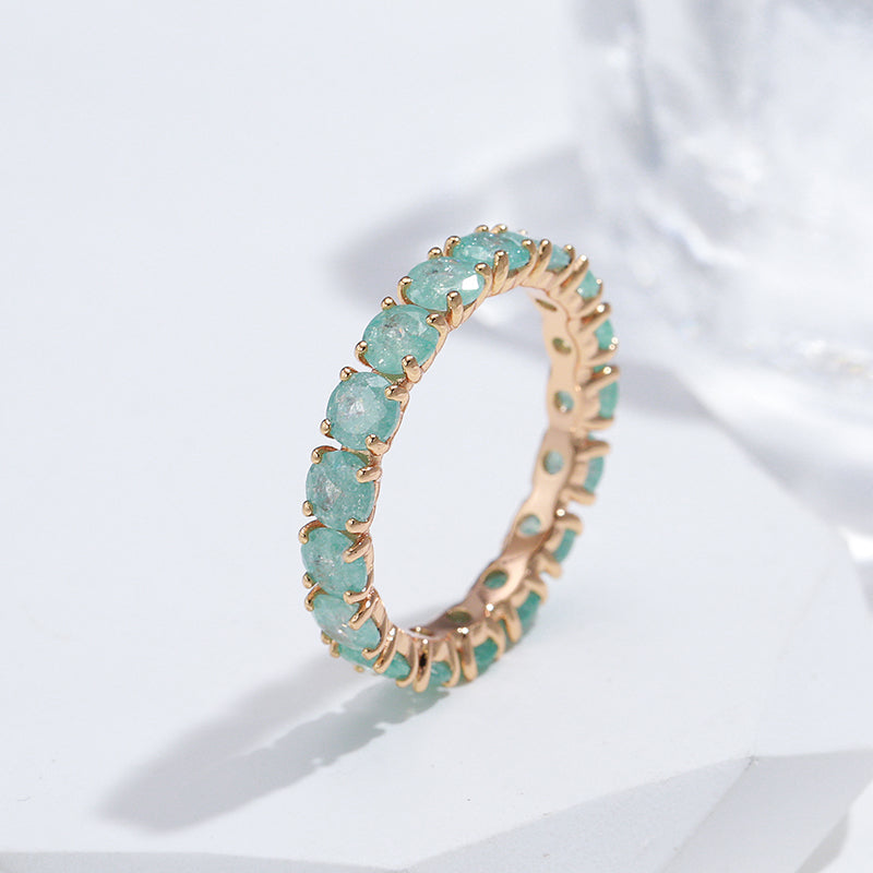 Luxuriöser Goldring mit farbigen Zirkoniasteinen