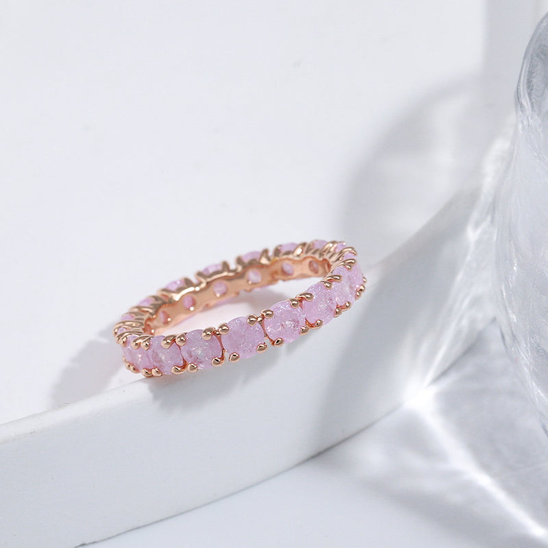 Luxuriöser Goldring mit farbigen Zirkoniasteinen