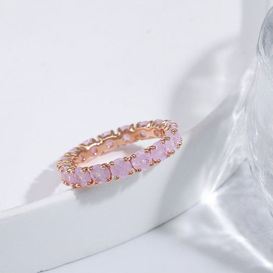 Luxuriöser Goldring mit farbigen Zirkoniasteinen