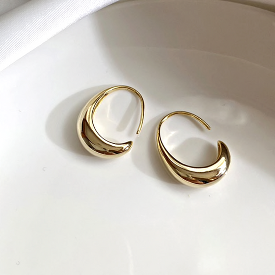 Luxuriöse Goldohrringe
