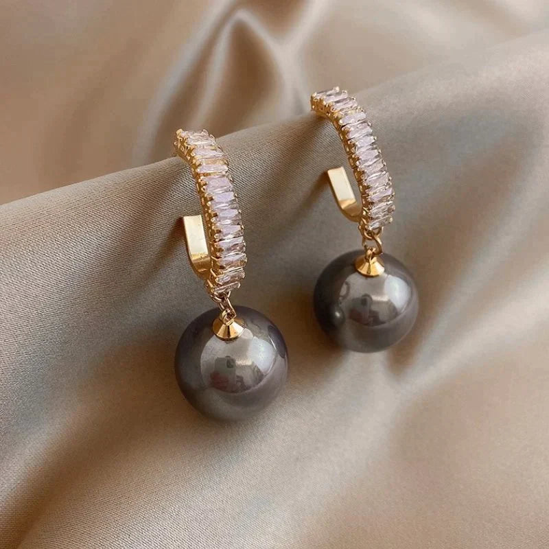 Luxuriöse Ohrringe mit schicker Perle und Zirkonia